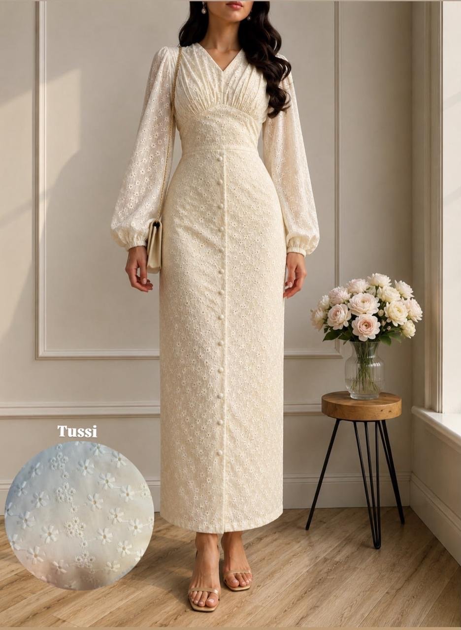 robe longue crème  en broderie florale